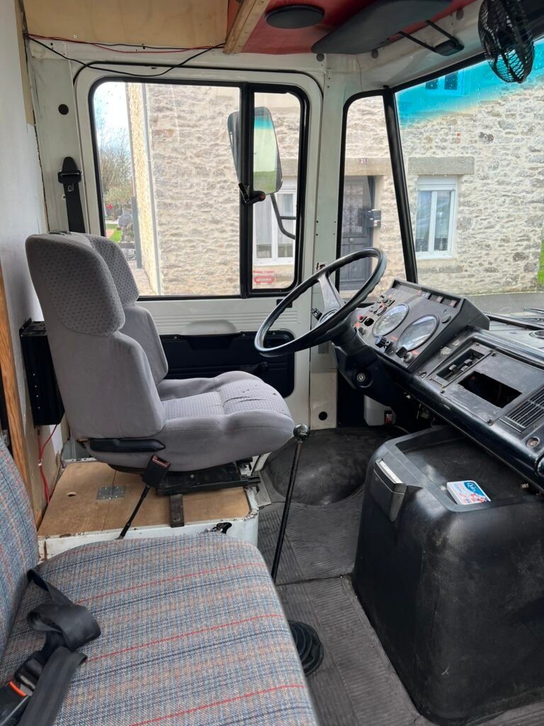 Intérieur cabine Mercedes 508D de 1984