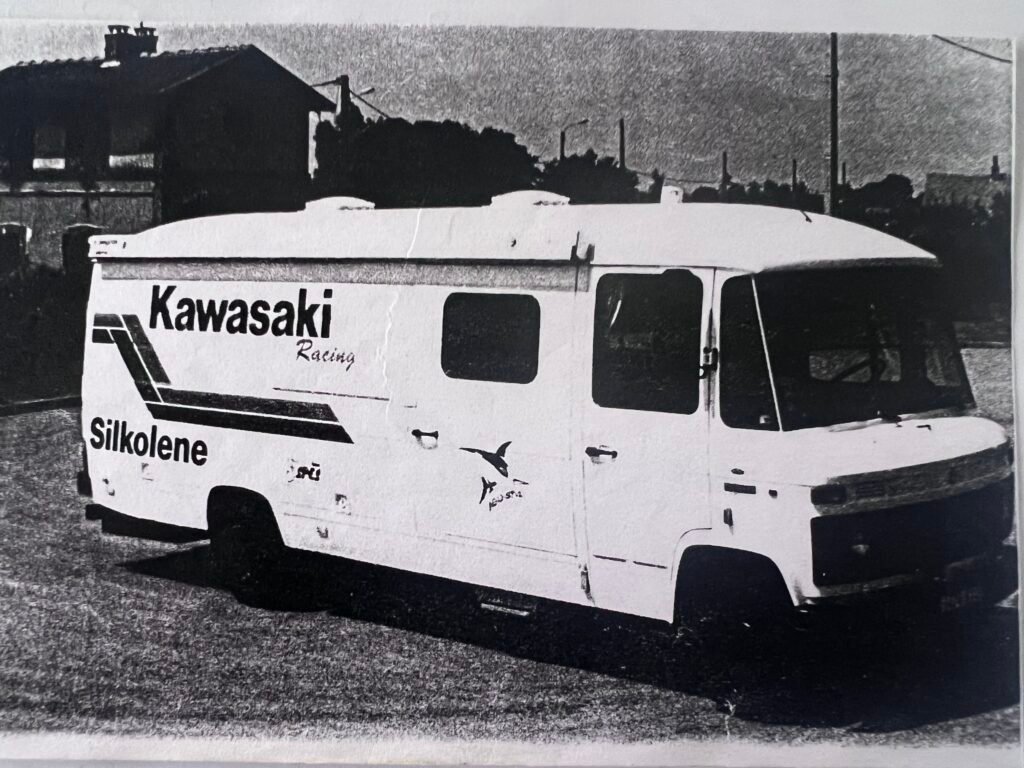 Mercedes 508D aux couleurs KAWASAKI dans les années 80 et 90